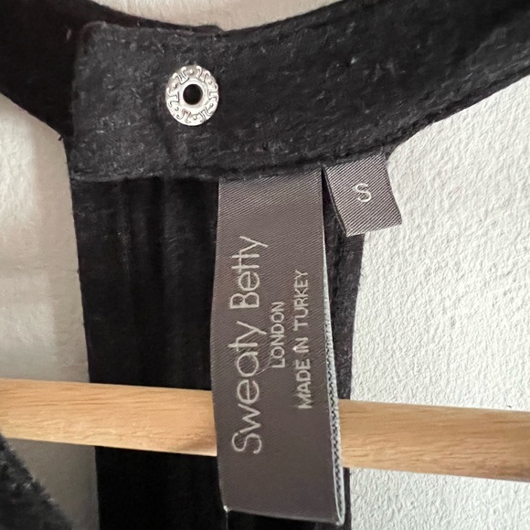 Sweaty Betty culotte jumpsuit. Size S. Gray. - Picture 4 of 5